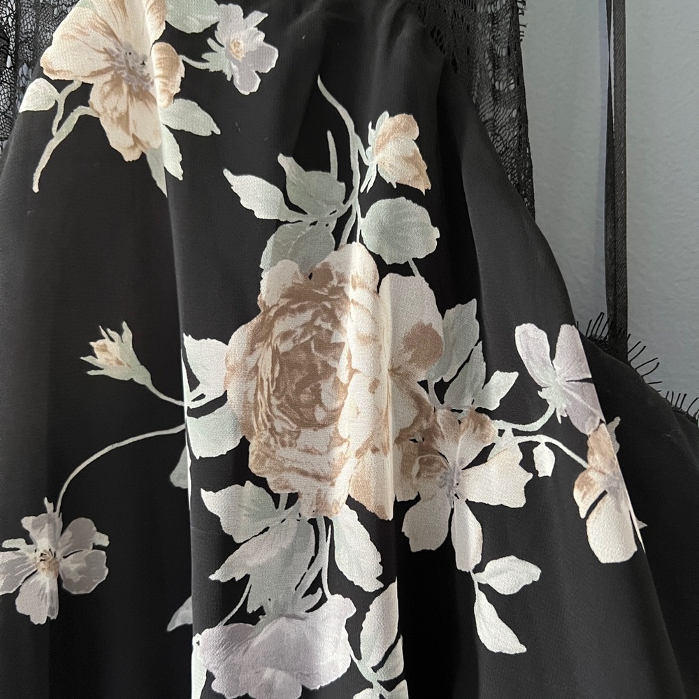 Sienna Sky maxi dress - Picture 2 of 7